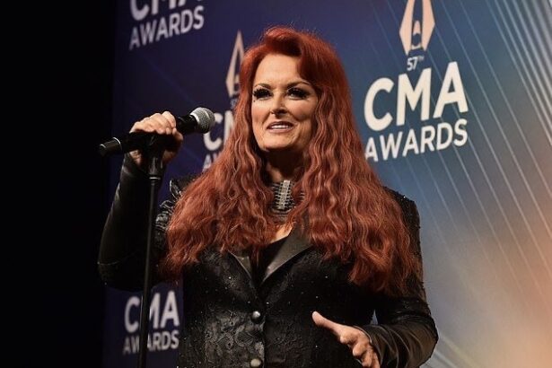 wynonna judd performance reactions | wardrobe function | besetzung von vampire diaries