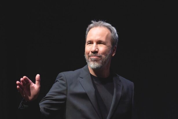 nfl punishes travis kelce | wynonna judd performance reactions | bella maclean | gay for fans